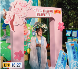 一群人站在一路低可信度描述已自动天生